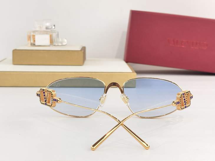 Picture of Valentino Sunglasses _SKUfw75760480fw